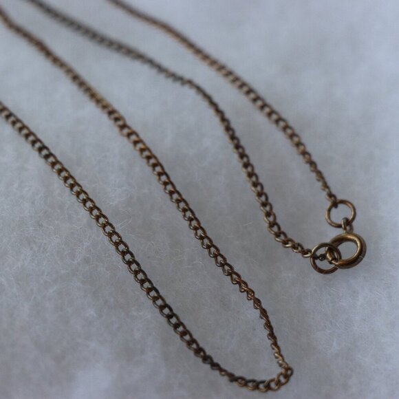 17" Inch gold toned chain link necklace, used good condition - Picture 4 of 5